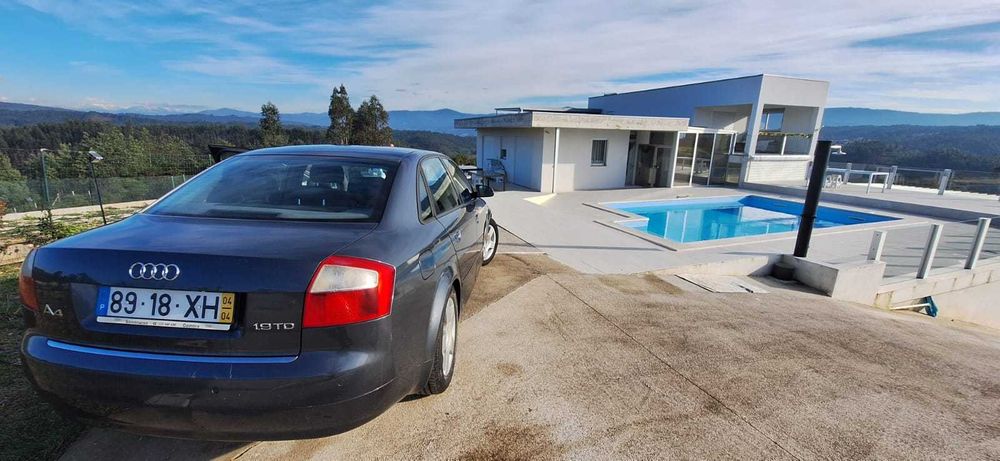 Vendo Audi A4 em 1.ª mão, quase como novo...