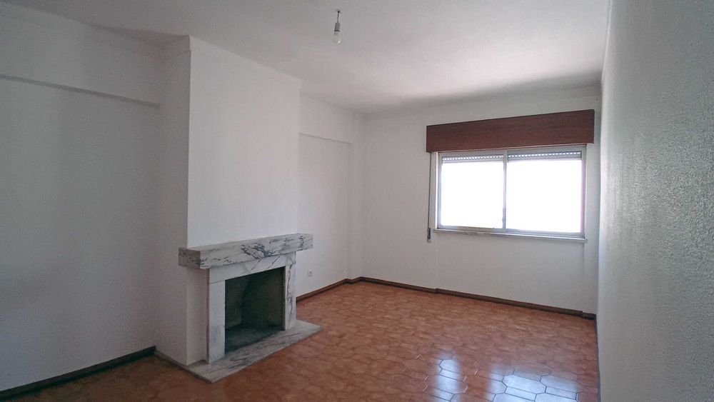 Arrenda-se T2  no centro da Guarda  com garagem e elevador