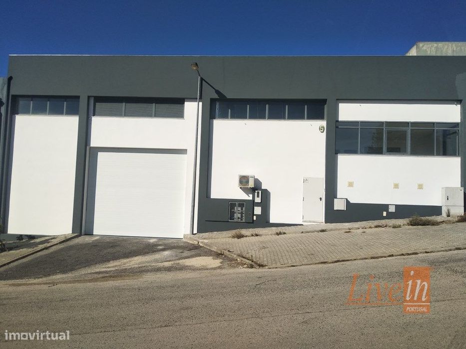 Armazém com 633m2 Situado em São Miguel da Alcainça