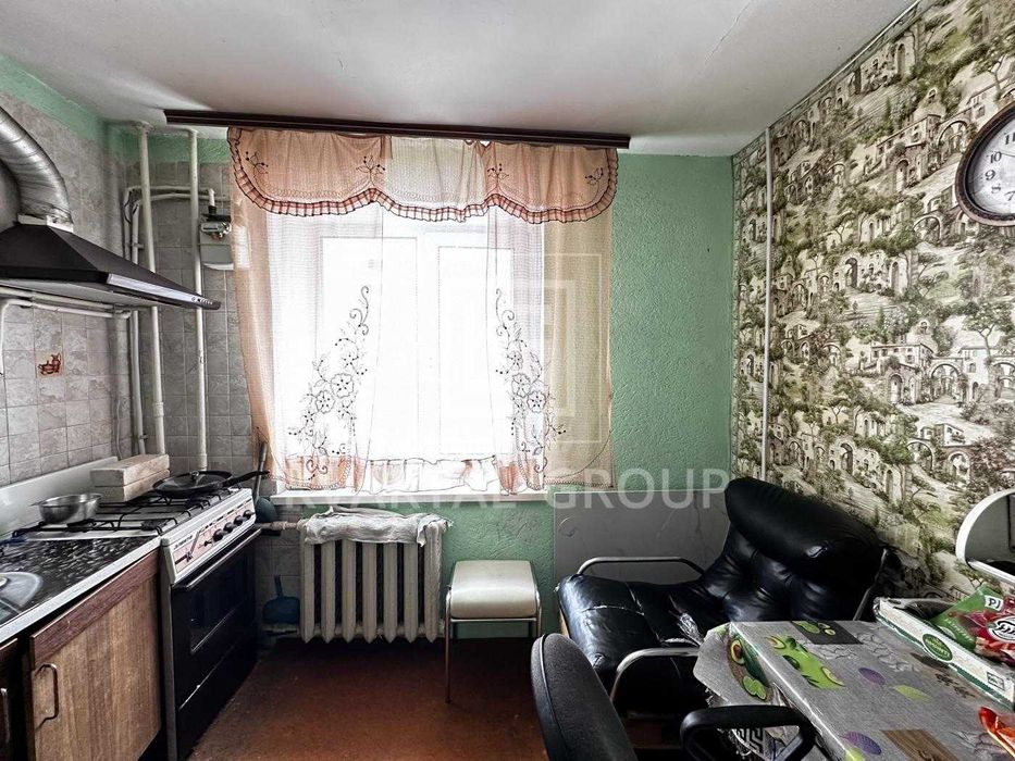 Продаж двокімнатної квартири з ремонтом. Центр міста.