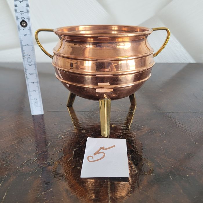 Вінтажні мідні кашпо. Європа.