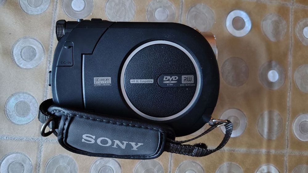 Терміново! Відео - фотокамера Sony + фірмова сумка (слінг). Торг.