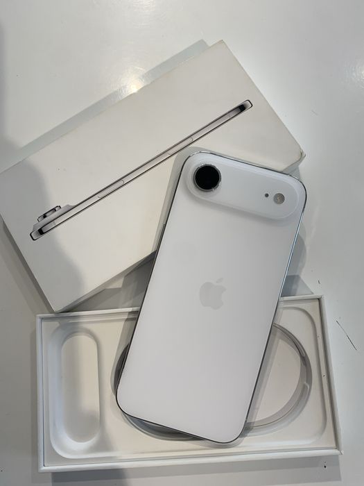 б/у IPhone Air 256гб White Neverlock