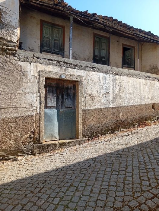 Casa de habitação em mós Moncorvo