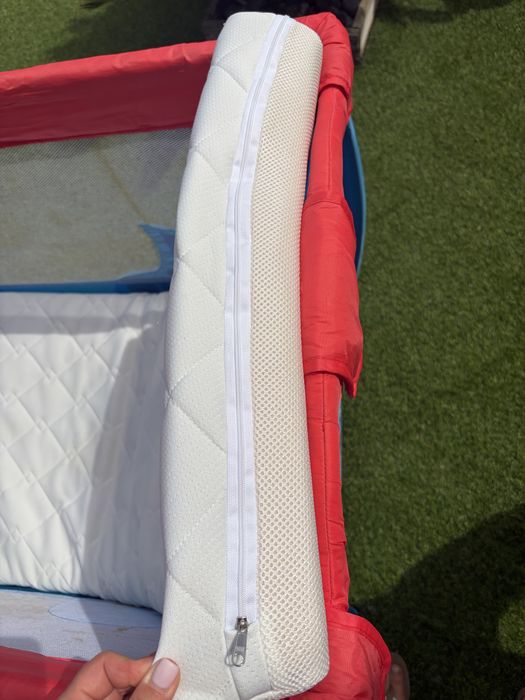 Cama viagem com colchão de espuma