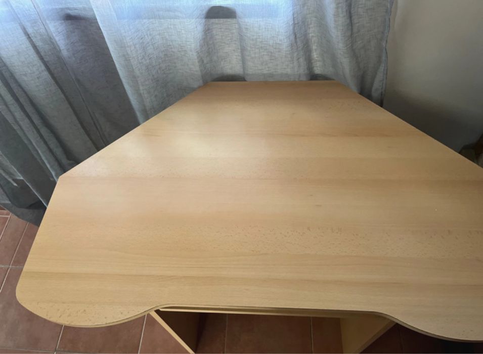 Secretária de madeira IKEA