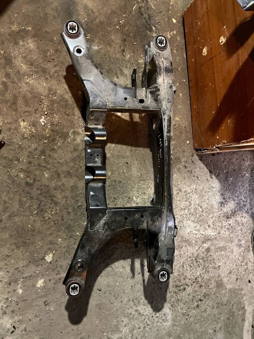 задній підрамник Ford Escape гібрид повний привід 22- бу оригінал