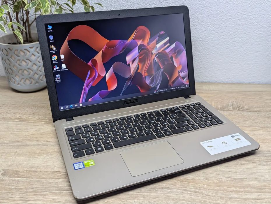 Игровой  ноутбук ASUS Vivibook X540U:15.6 FULL HD,INTEL CORE I5-7200U /8 GB / 920MX 2GB,/ssd