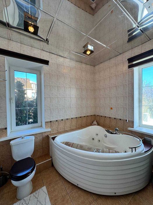 Престижна локація, якісний будинок, 16 соток, БАНЯ на дровах