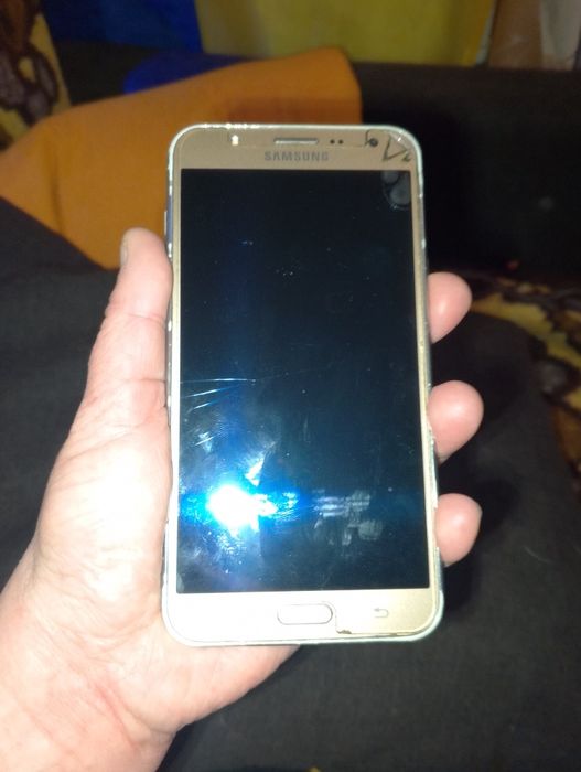 Галакси J7 полностью рабочий не битый
