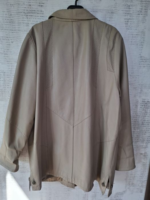 Beżowa kurtka skórzana