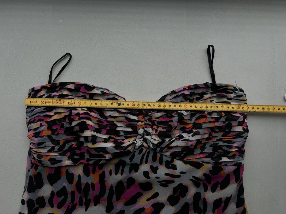 Długa/maxi sukienka w cętki, odkryte ramiona