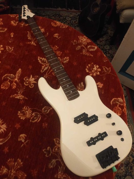 Gitara basowa Gibson