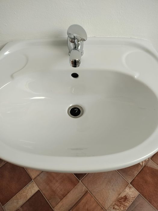 Umywalka wraz z baterią