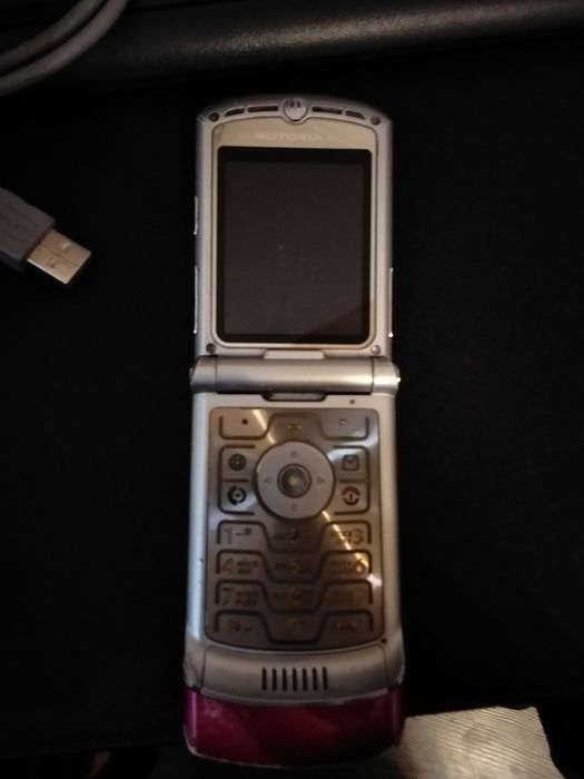 Продам Motorola RAZR V3 (2004)