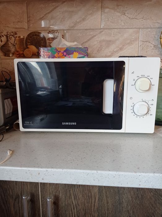 МИКРОВОЛНОВКА.  SAMSUNG  в отличном состоянии