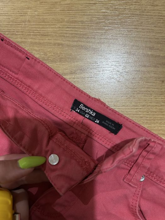 Różowe spodenki Bershka 34