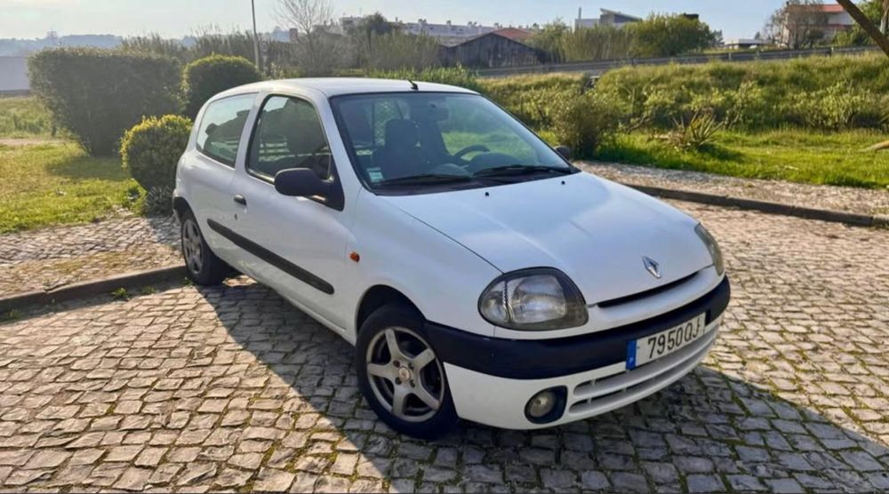 Carro Renault Clio