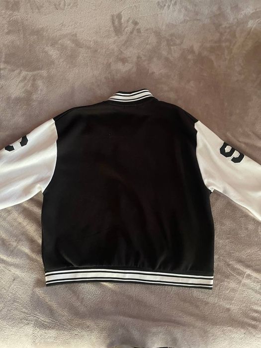 Продам кофту (бомбер )