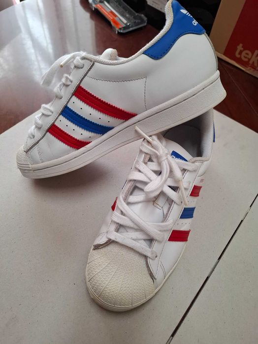 Sapatilhas adidas em bom estado