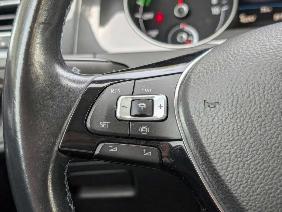 Volkswagen e-Golf SE      2019