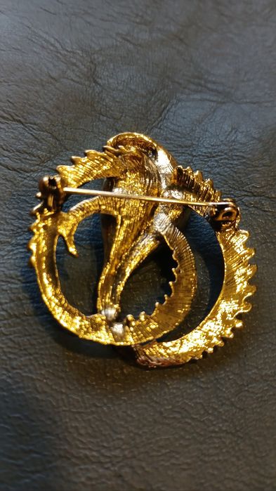 Булавка шпилькакобра