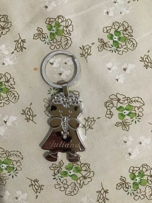 porta chaves prateado com nome juliana