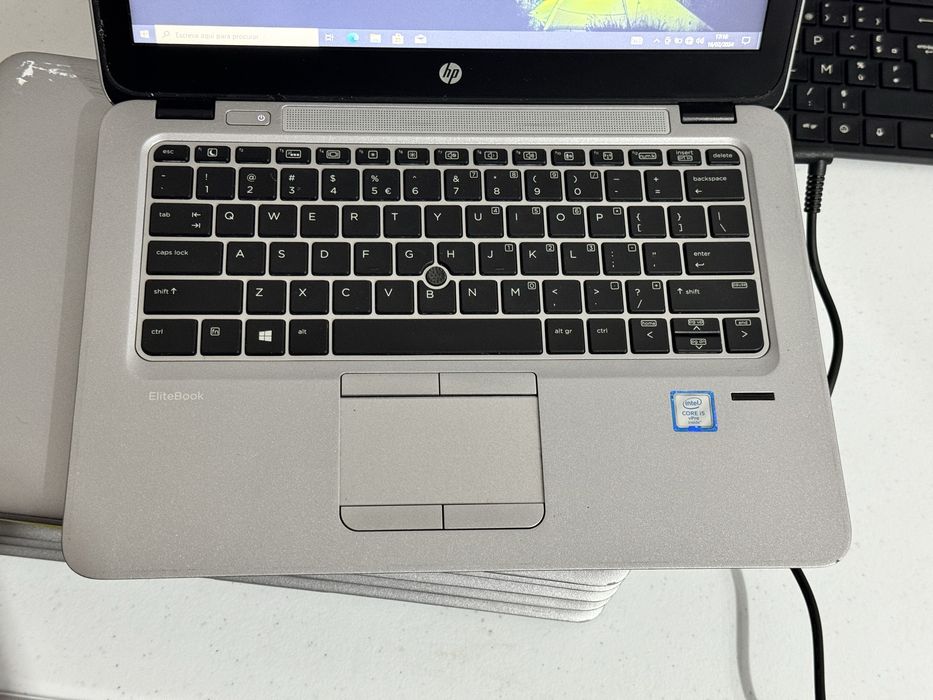 HP 820 G3 I7-6600U 256ssd 16GB ram Touch screen