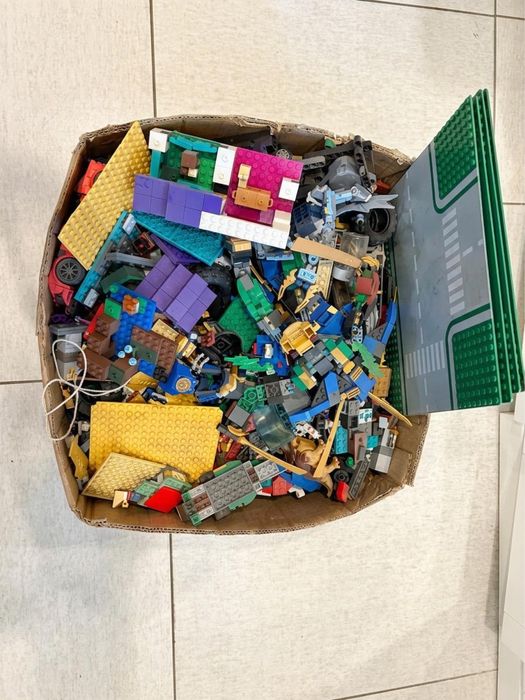 Klocki lego wiele zestawów w jednym pudle
