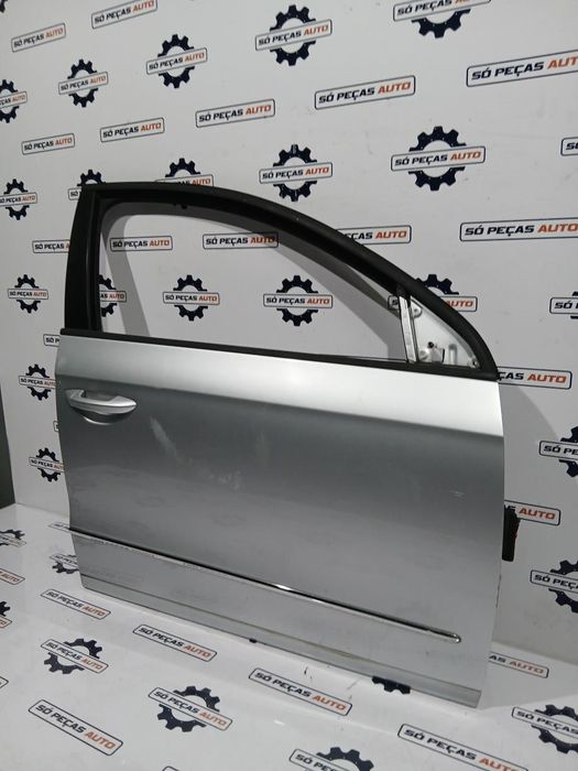 PORTA FRENTE DIREITA PRATEADO VOLSWAGEN PASSAT B6 SALOON 1.6TDI ANO: 2