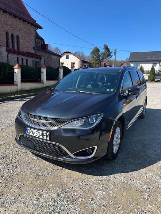 Chrysler Pacifica Stan auta bardzo dobry kamera elektryczne drzwi i klapa spr w całości