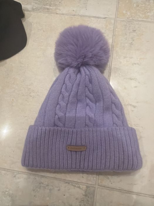 Gorro violeta para inverno