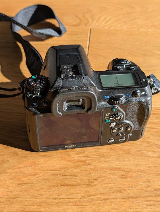 Zestaw PENTAX K-5 + 3 jasne obiektywy + Lampa