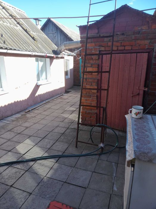 Продаж 1/2 будинку з окремою адресою район Басів. Е відновлення розглянемо.