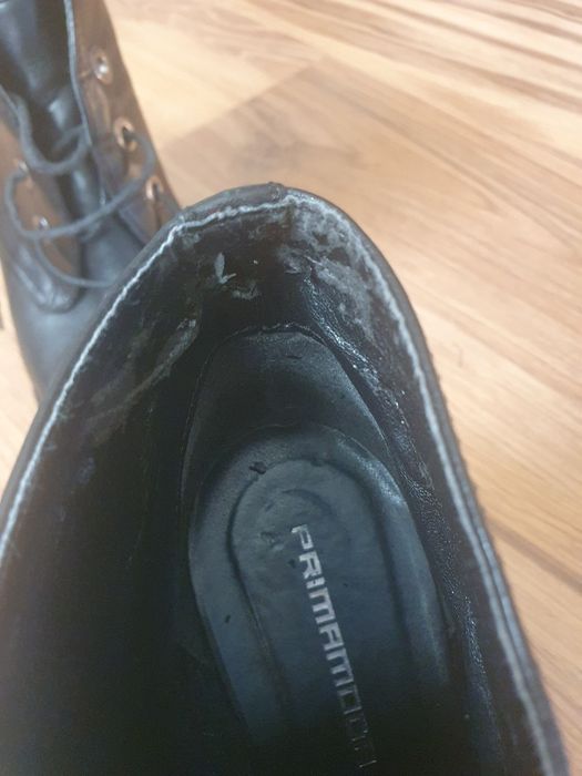 Czarne sznurowane półbuty na koturnie