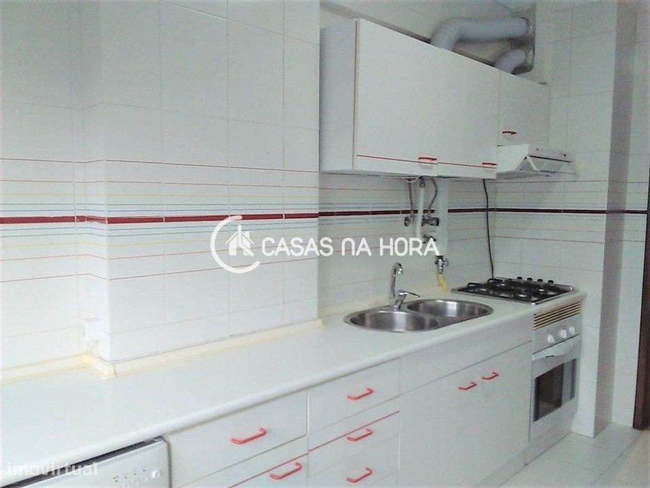 Setúbal, Amoreiras T2 equipado.