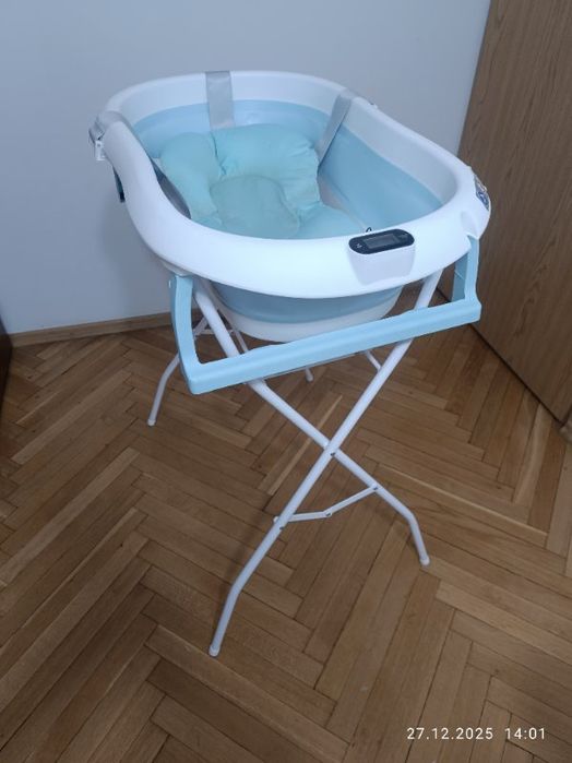 Skladana wanienka z termometrem, stojakiem i poduszka - Kompletny zest