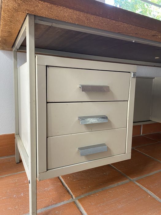 Desk with Two Drawer Blocks64585699654531121