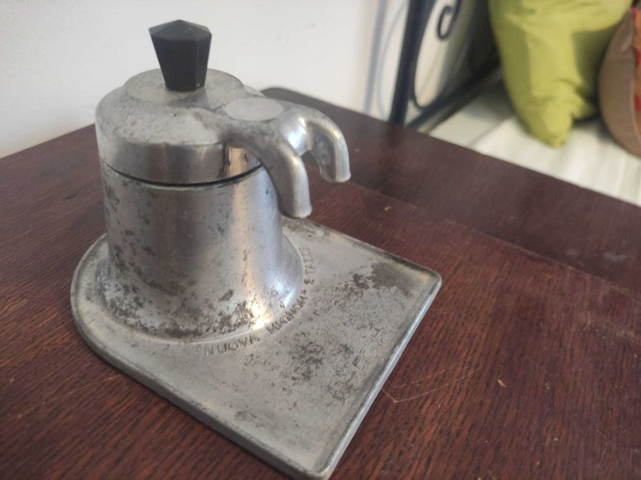 Cafeteira café antiga com duas saídas