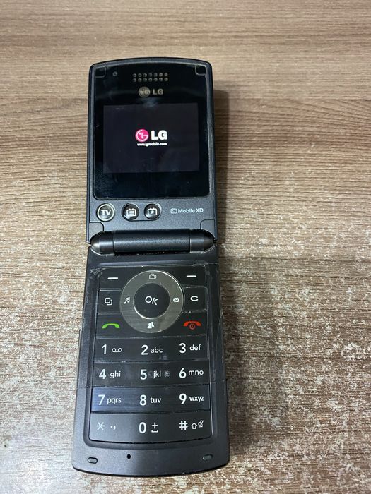 Телефон LG hb-620