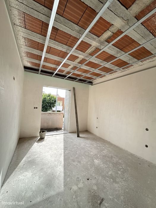 VENDE-SE Moradia T4,NOVA,entregue equipada, próximo ao Centro de Braga