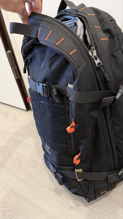 Mochila de viagem/tática 40-50L – como nova