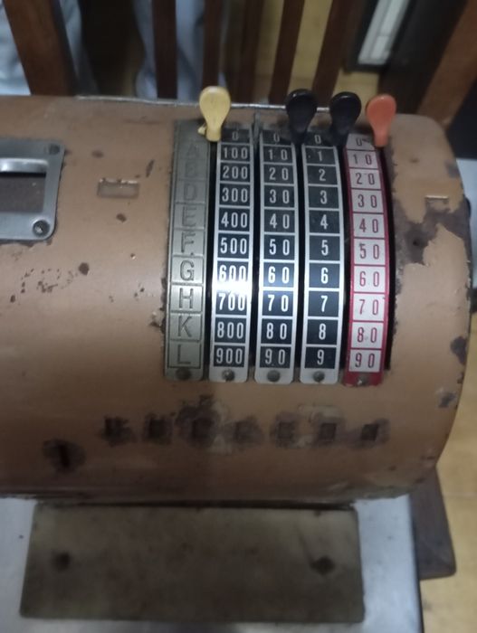 Máquina registradora muito antiga