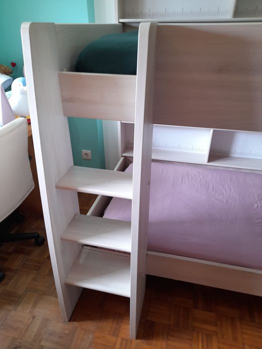 Beliche com prateleiras