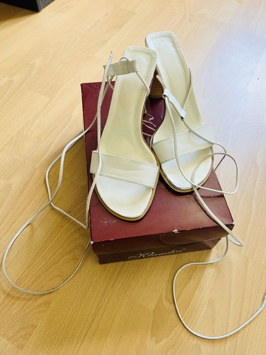 Buty wiązane białe 39 na specjalne okazje