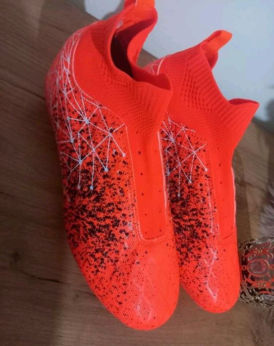 Chuteira de futebol
(Número de telefone falso para evitar burlas)