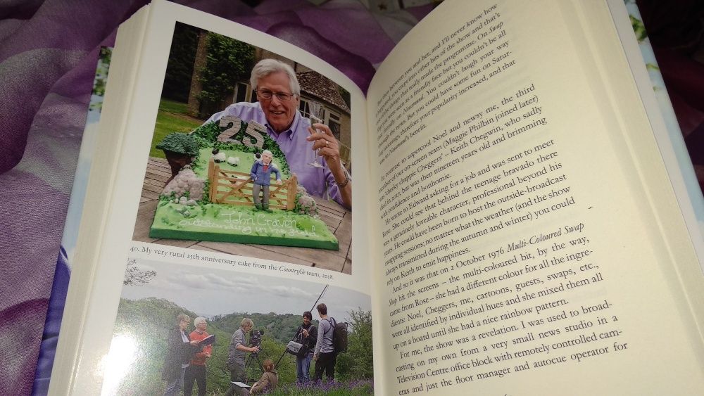 книга английский Headlines and Hedgerows John Craven A Memoir