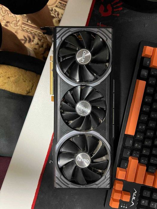 Відеокарта: Sapphire Nitro + Vega 64 8GB
