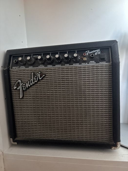 Amplificador Fender Frontman 15R 15W com altifalante