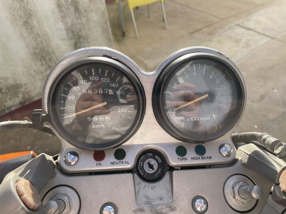 Suzuki gs500E como nova